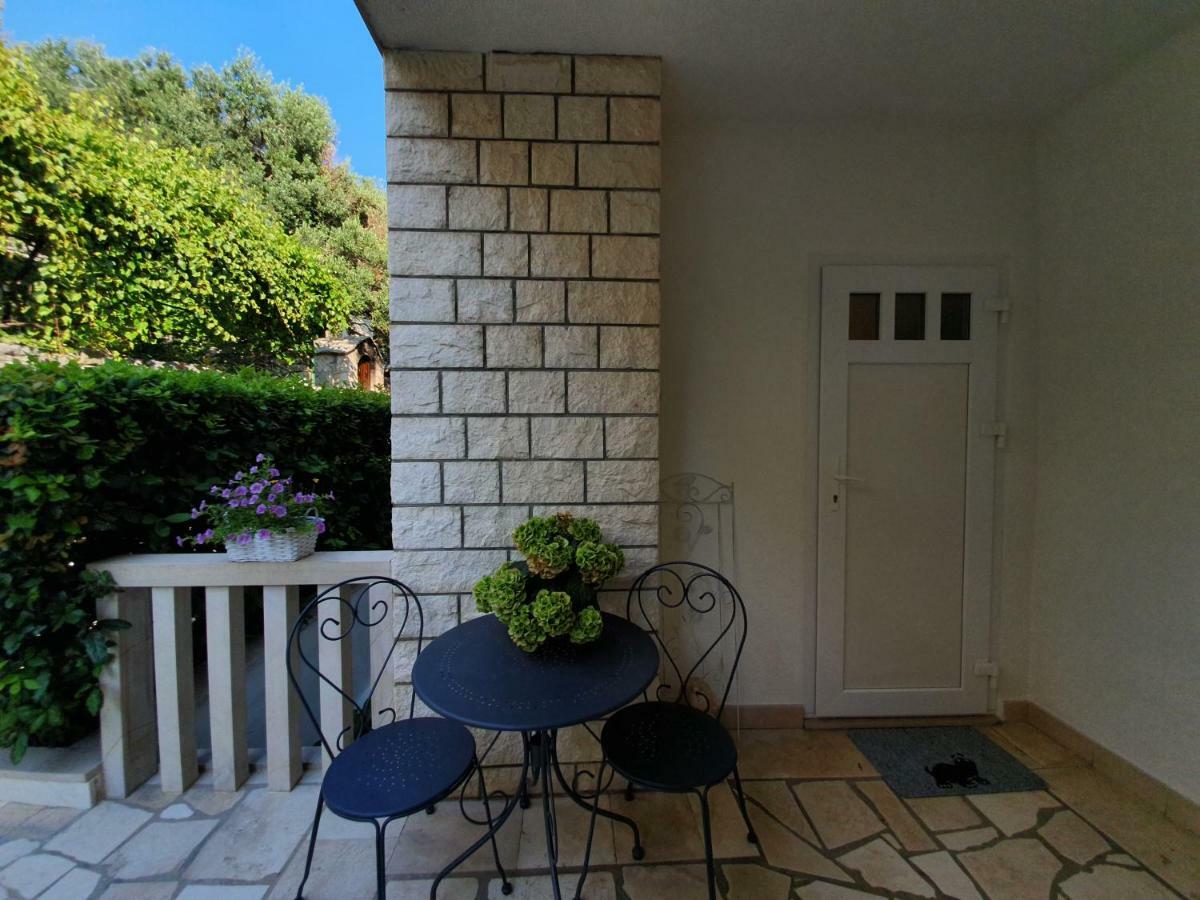 Apartmani Renata Brela Esterno foto