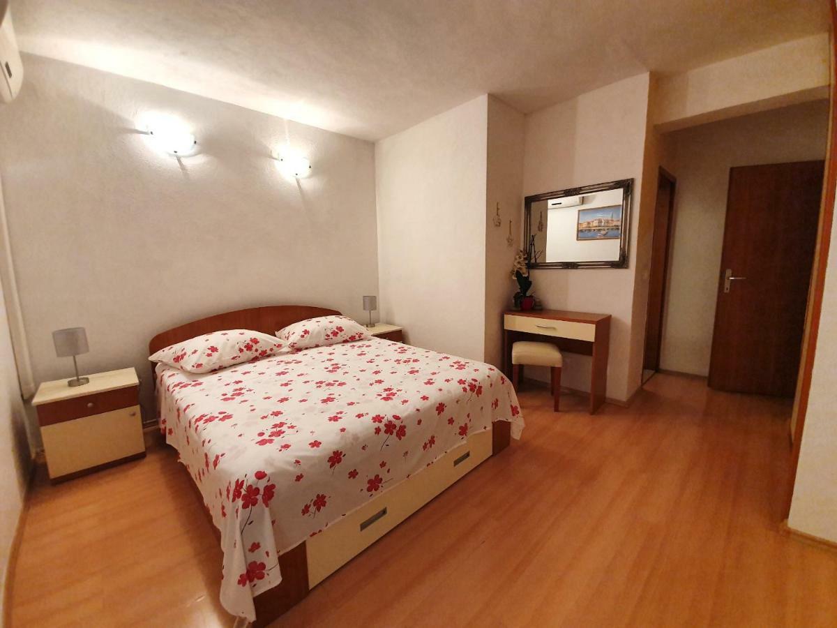 Apartmani Renata Brela Esterno foto