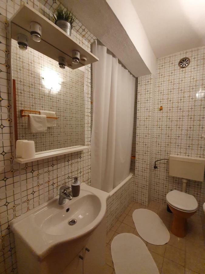 Apartmani Renata Brela Esterno foto